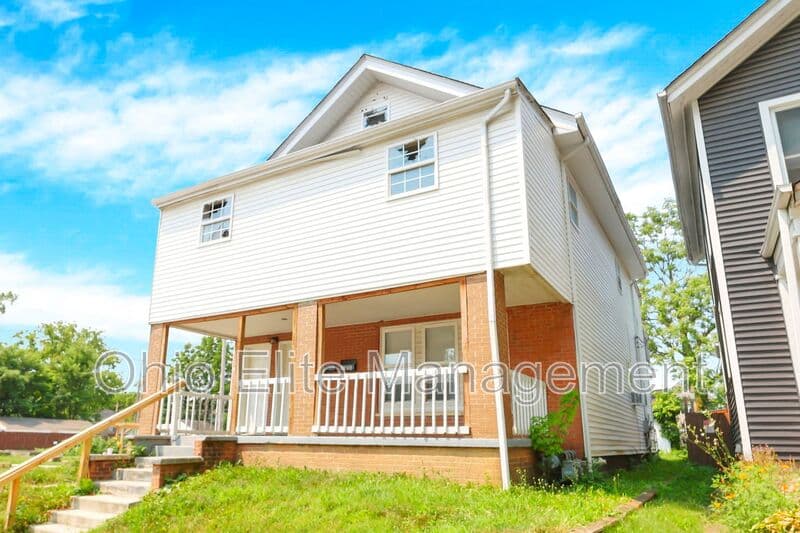 Columbus House: 85 S Wheatland Ave