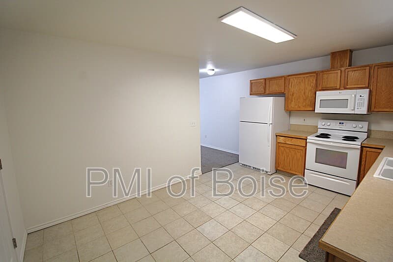 Nampa Townhome: 1059 E Iowa Ave