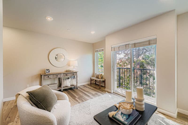 Seattle Condo: 1819 SW 96th Lane