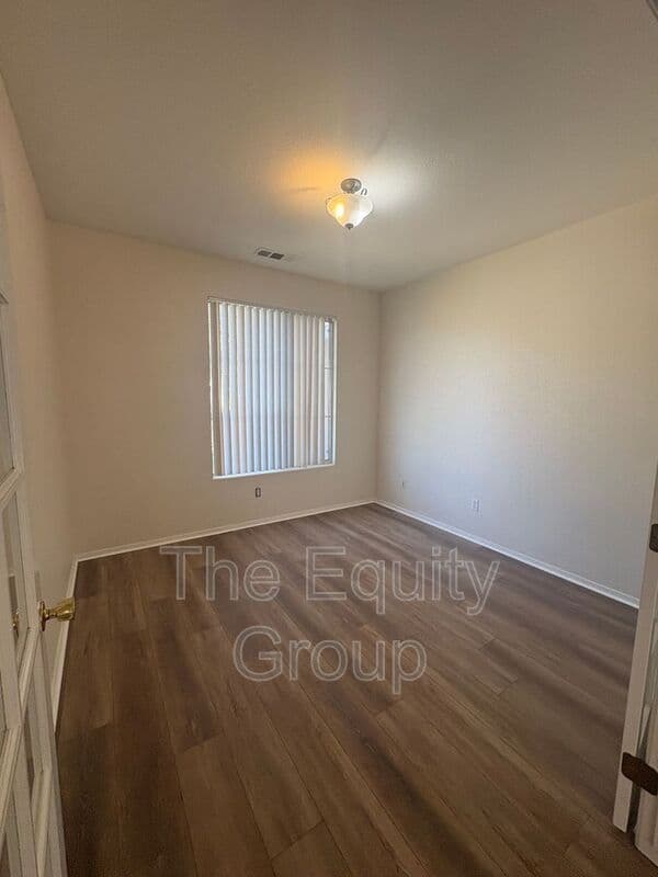 Tulare House: 1515 Cottage Grove Ave
