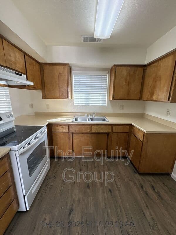 Tulare House: 107 West Sonora Avenue