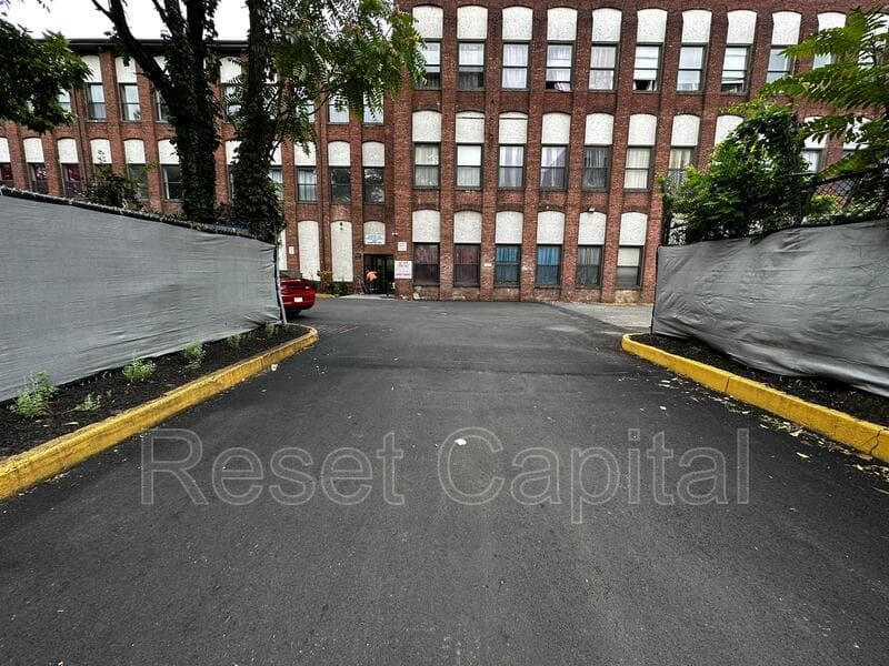 Paterson Condo: 200 Godwin Ave