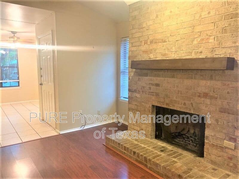 Austin House: 2907 Pearl St