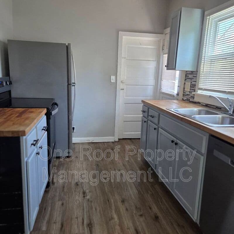 Kansas House: 447 N Lawndale Ave