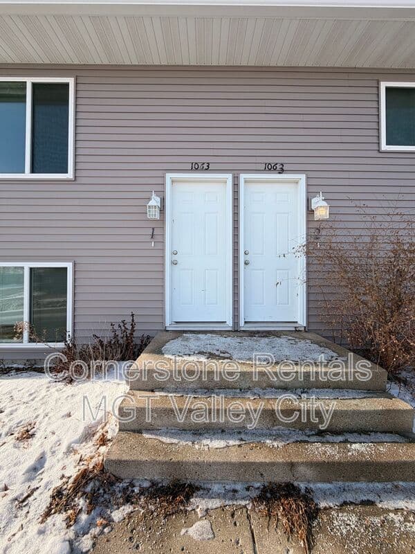 Valley City House: 1063 5th Ave NW