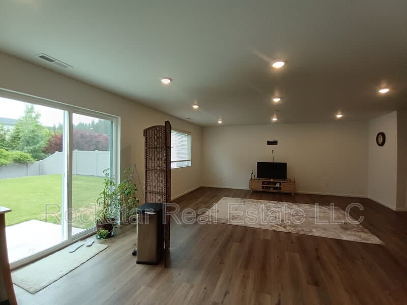 Spokane House: 109 W Goldenrod Ave
