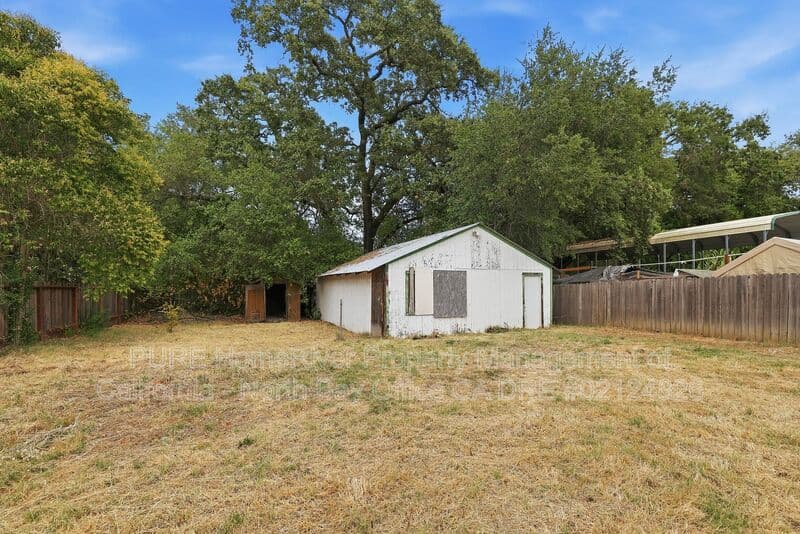Cloverdale House: 1040 South Cloverdale Blvd