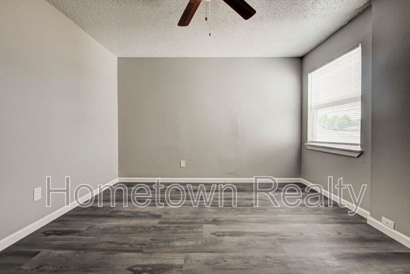 Edmond Condo: 1012 Chartrand Ave