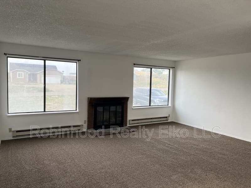 Spring Creek Condo: 395 Parkchester Drive #1