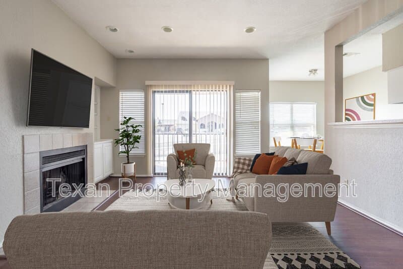 Granbury Condo: 400 E Pearl Street