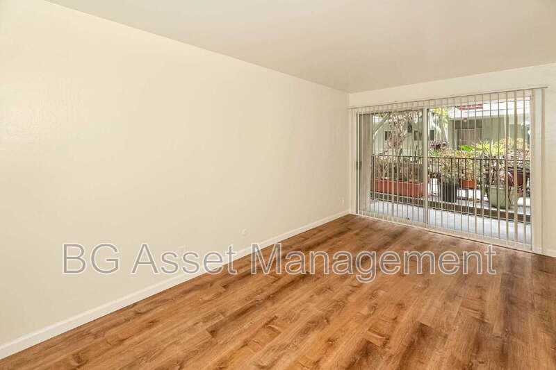 Oakland Condo: 3600 Dimond Avenue