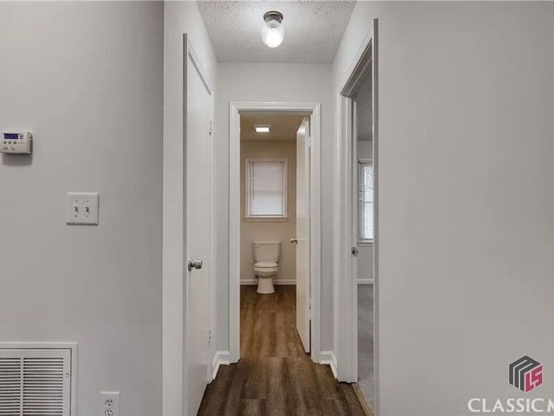 Athens House: 209 Highland Park Dr