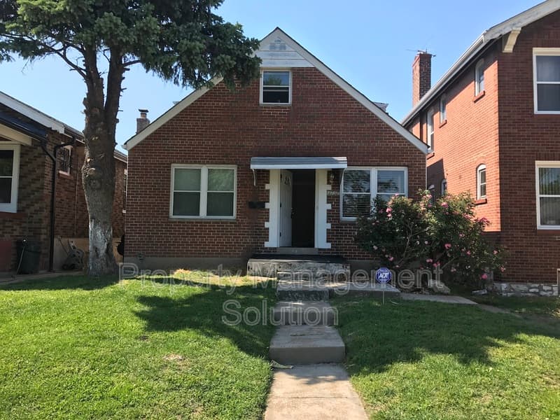 Saint Louis House: 4737 Plover