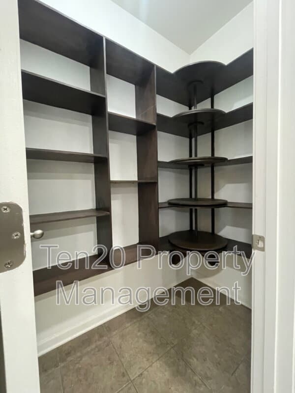 Columbus House: 4955 Brightstar Lane