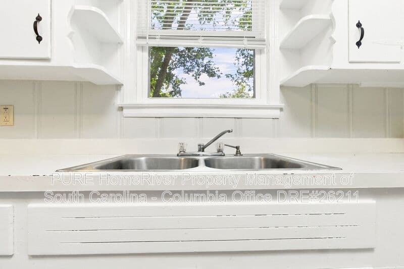 Columbia House: 3624 Live Oak St