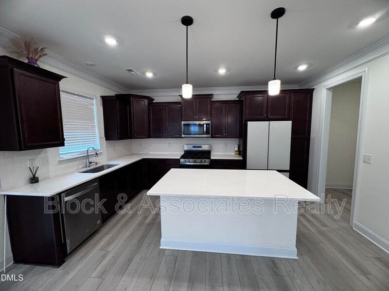Garner House: 296 Ford Meadows Dr