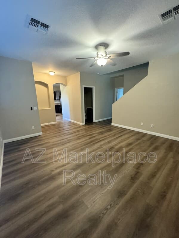 Laveen House: 7165 S. 48th Glen