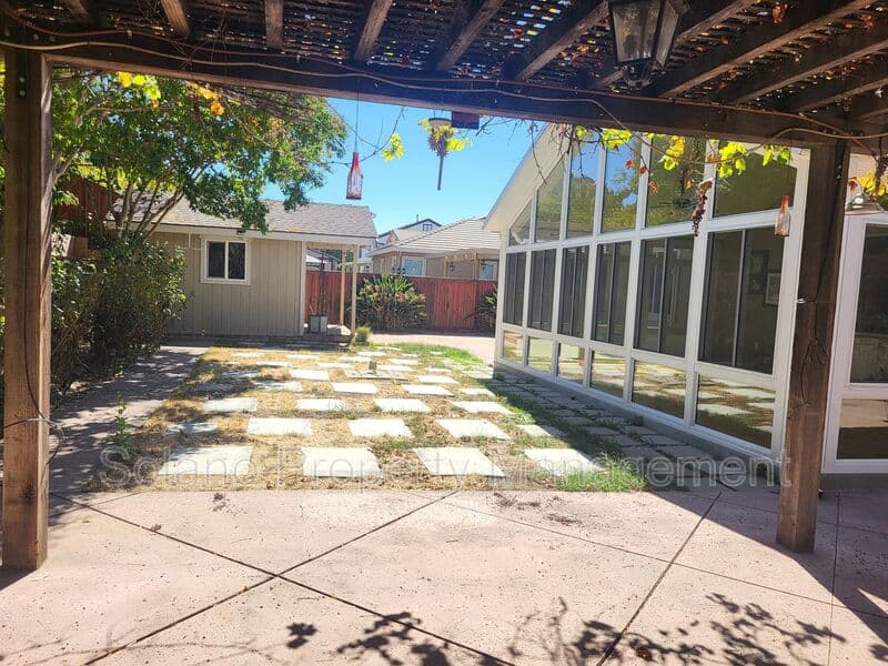 Fairfield House: 3891 Danbury Way