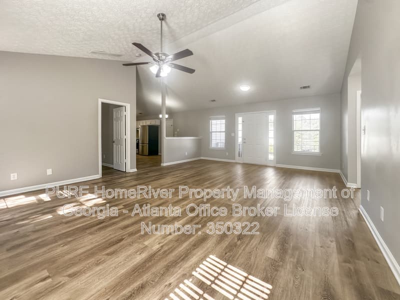 Fayetteville House: 151 Players Cir