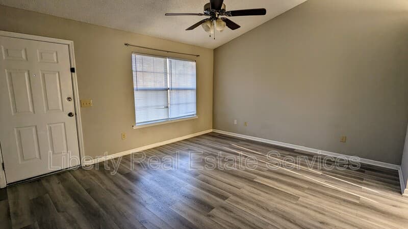 Hinesville House: 122 Crosby Dr