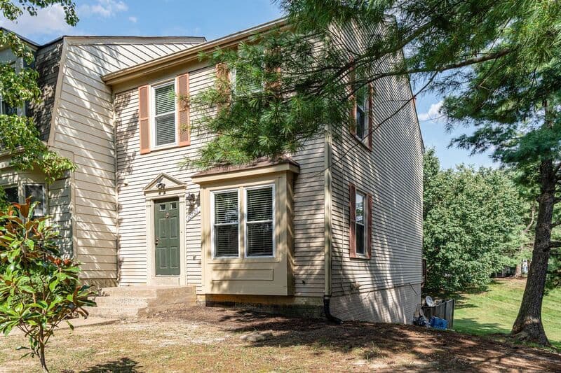 Fredericksburg House: 10701 Houck Dr