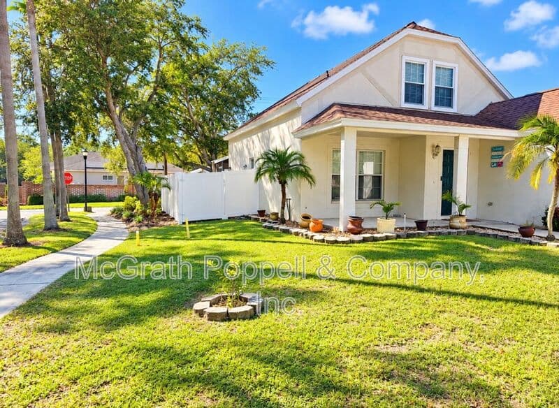 VALRICO House: 516 CAPE COD CIR