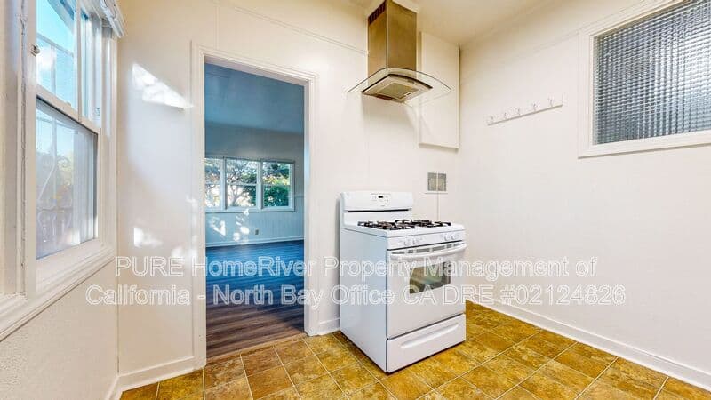 Santa Rosa House: 1430 Sonoma Avenue