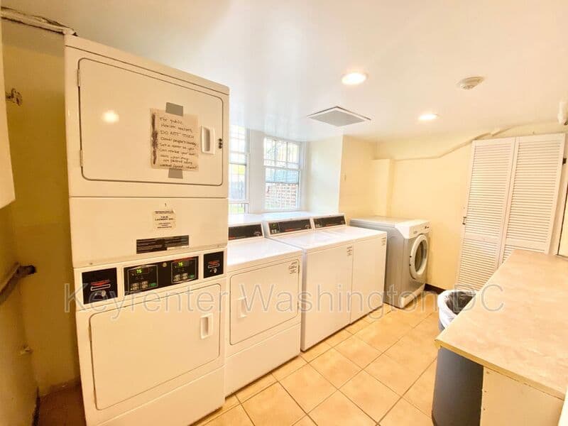 Washington Condo: 2410 20th St, NW