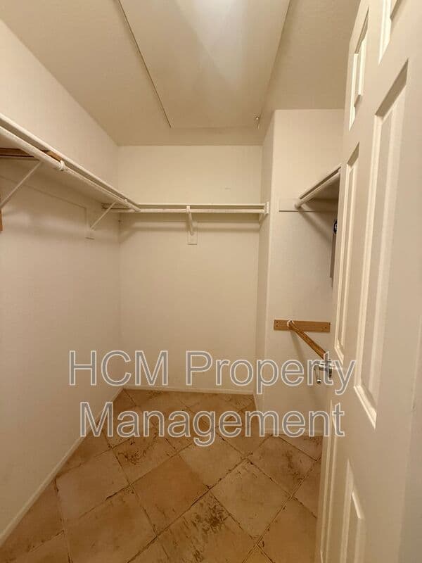 Anaheim House: 7776 E Portofino Ave