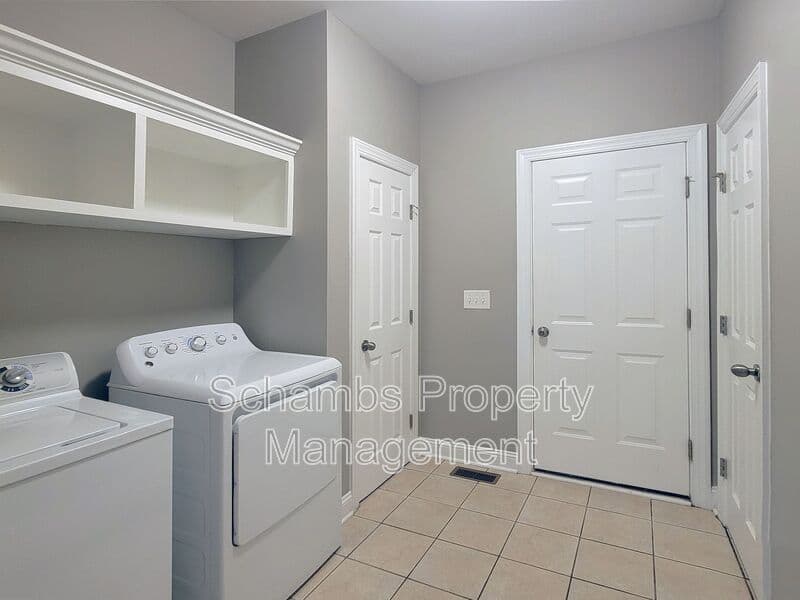 Fuquay Varina House: 414 Banagher Ln