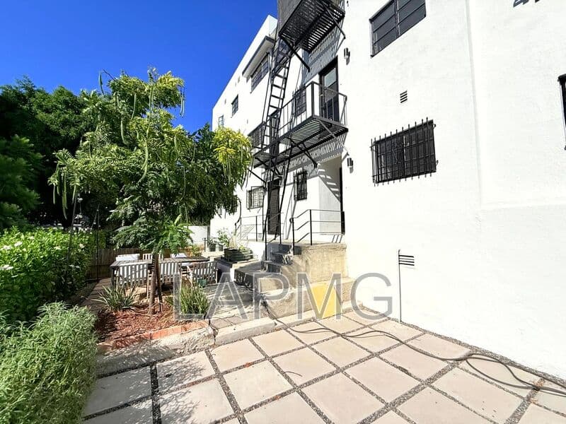 Los Angeles House: 3919 W. 8th Street