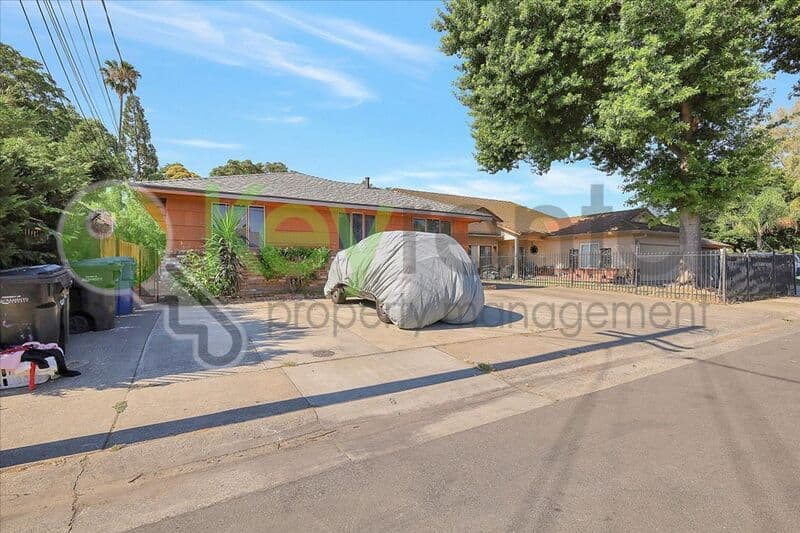 Sacramento House: 4806 Yosemite Avenue