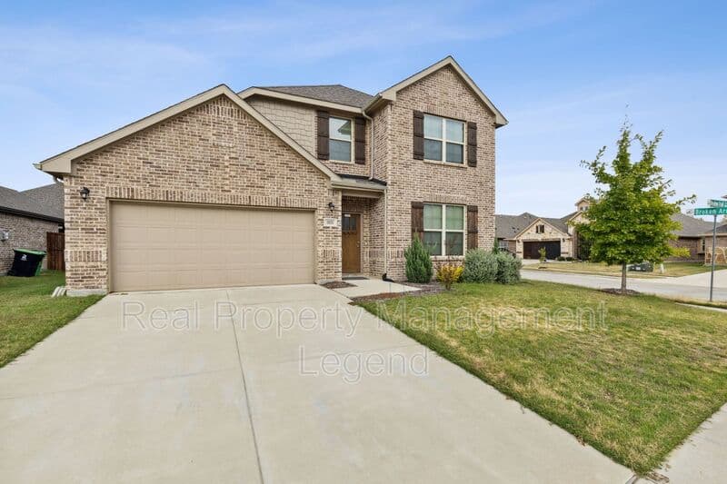 Aubrey House: 1833 Meadow Trail Lane