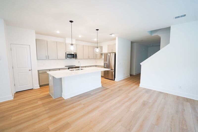 Bloomingdale House: 128 Kingswood Cir