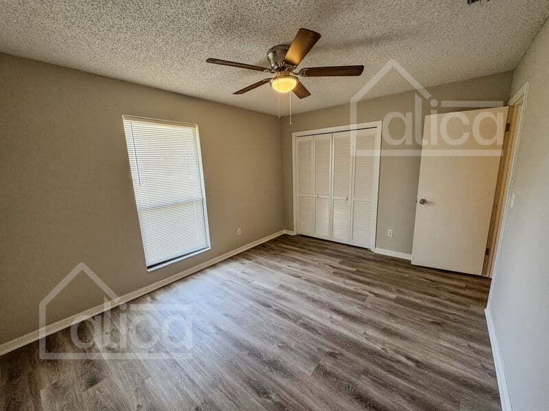 Orange Park House: 1959 Sussex Dr N