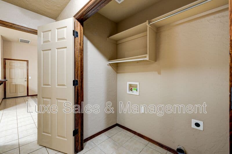 Yukon House: 3517 Galatian Way