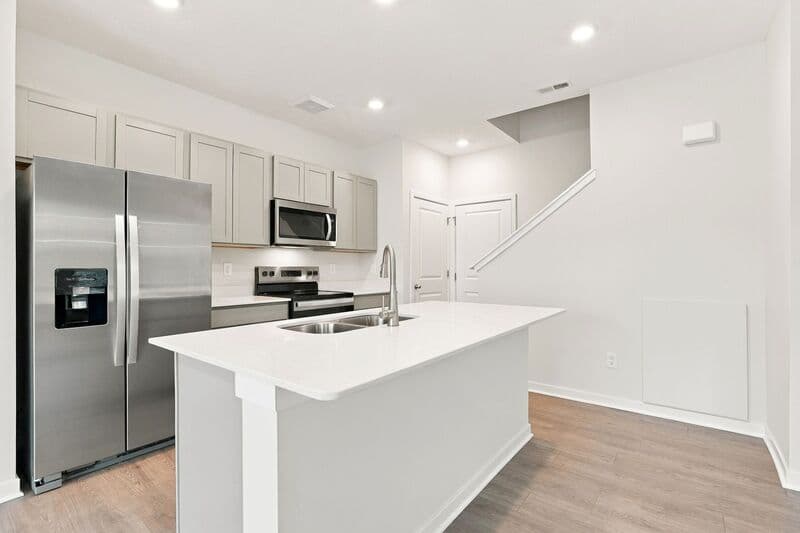 Columbus House: 6305 Marinelli Dr N