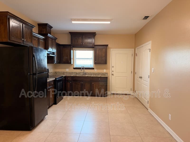 Alton Condo: 2600 E Garfield