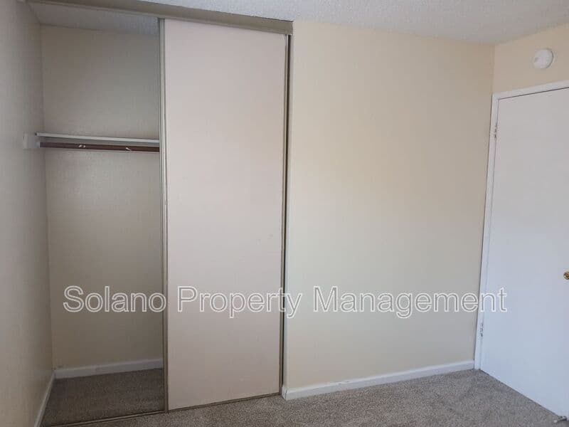 Vallejo House: 400 Mokelumne Drive