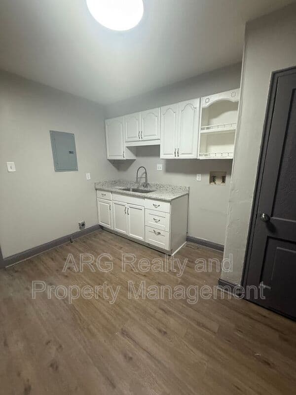 Atlanta House: 1375 Elizabeth Ave