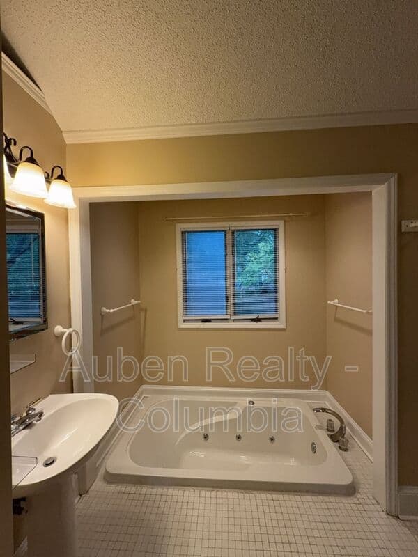 Irmo House: 108 Riverwalk Ct