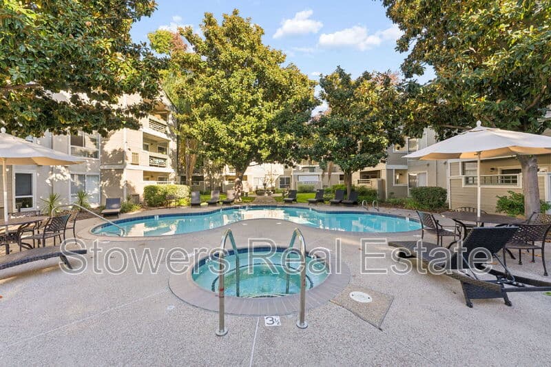 Walnut Creek Condo: 2530 Oak Rd