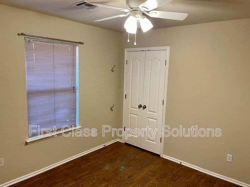Moore House: 917 Renita Way