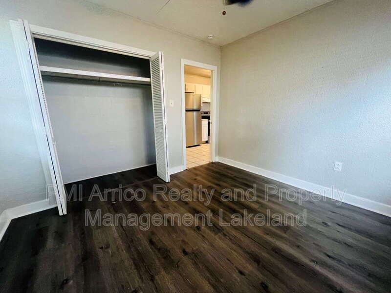 Plant City House: 305 1/2 E Tomlin St
