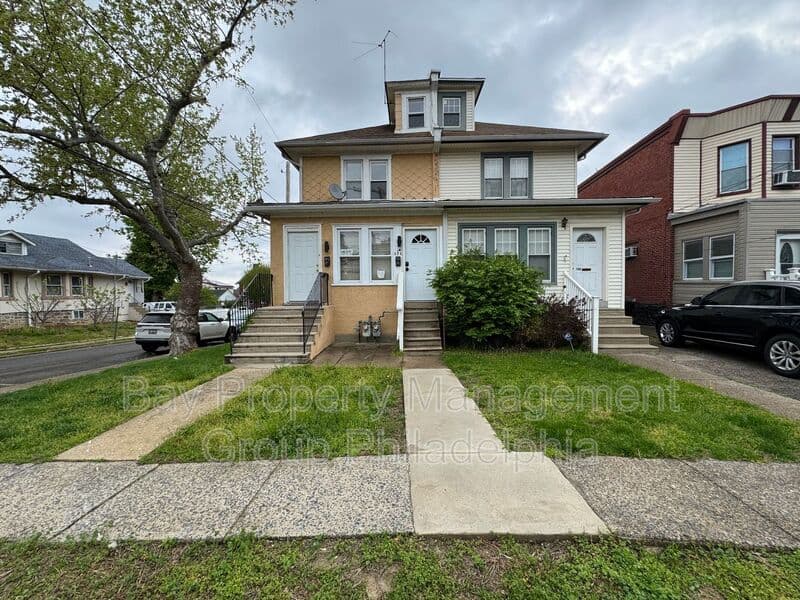 East Lansdowne Condo: 171 Lewis Ave