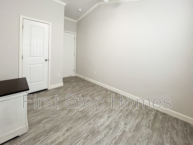 Oak Point House: 154 Cabrera Street