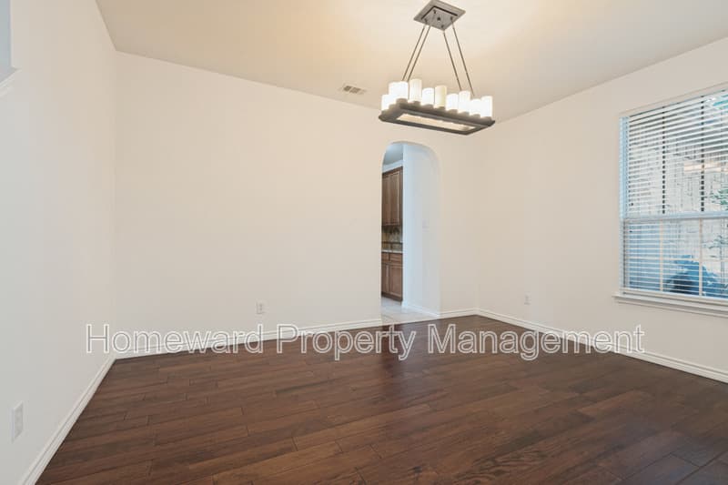 Euless House: 307 Moonlight Drive
