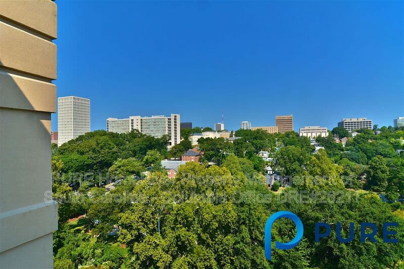 Columbia House: 1600 Park Cir