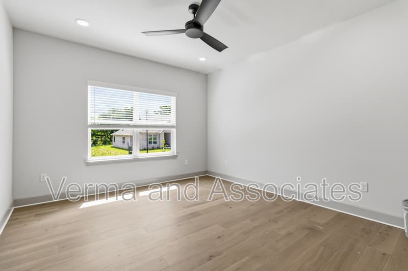 Centerton House: 1041 Whistler St