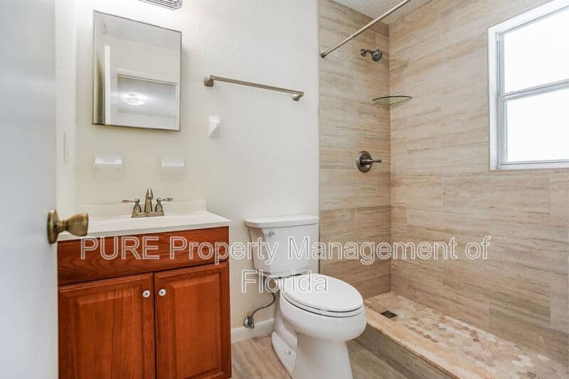 Ocala House: 6807 NW 62nd Place
